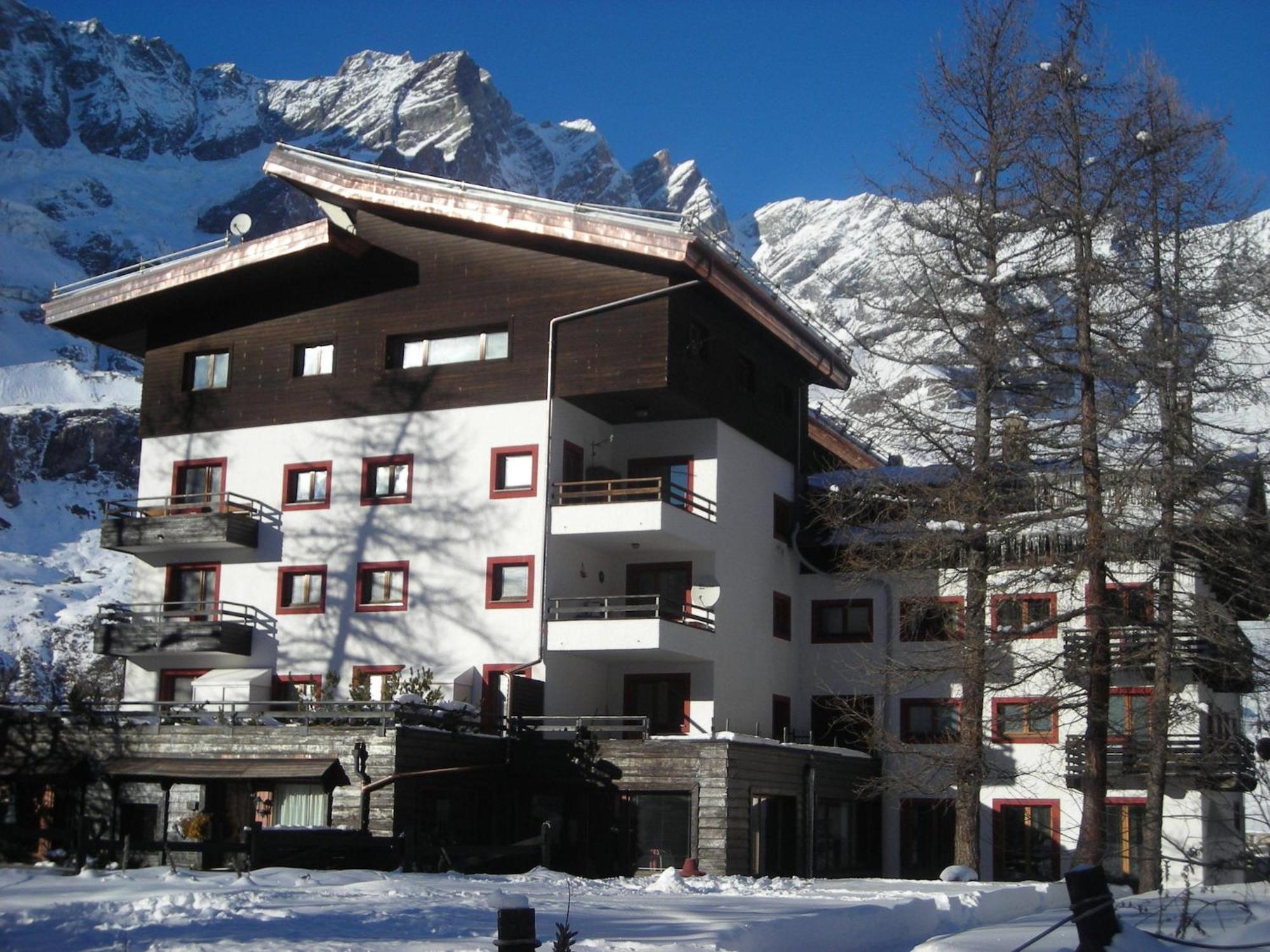 Contemporary Apartment In Breuil Cervinia Near Ski Area Екстер'єр фото